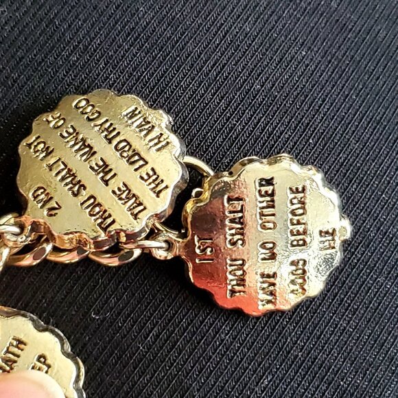 10 Ten Commandments Charm Bracelet From 1960s 7in Heavy Chain Vintage - Picture 3 of 15
